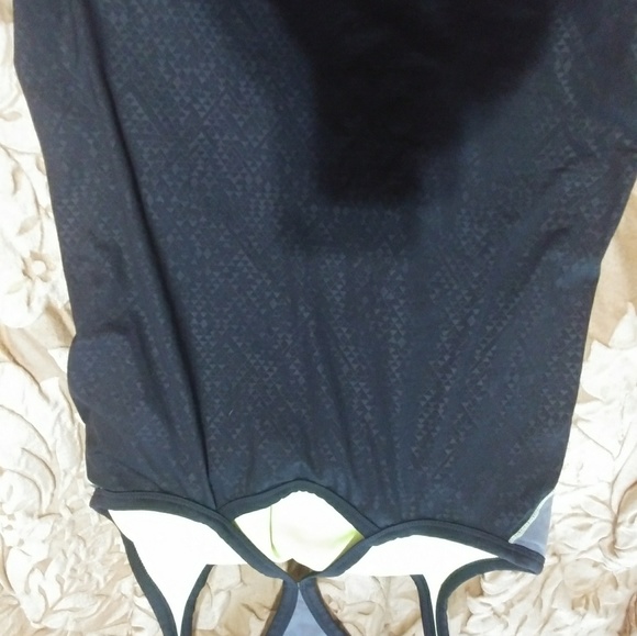 NB dri fit work out top - Picture 2 of 3